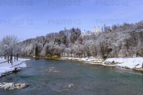 Church of the Holy Cross with Leonhard's Chapel above the Isar, Calvary, in winter, Bad Tölz, Upper Bavaria, Bavaria, Germany