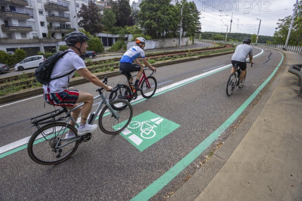 New cycle lane between Stuttgart and Degerloch. A 600 metre cycle lane has been created in the section between Pischekstraße and Geroksruhe. The expansion brings improvements to the main cycle route 41, but removes a lane for cars // 07.07.2025. Stuttgart, Baden-Württemberg, Germany