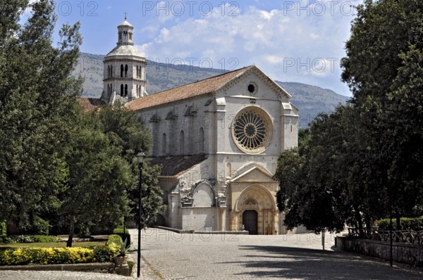 Main façade with rose window and portal, crossing tower, Gothic basilica of the Cistercian abbey of Fossanova Monastery, Cistercian, Burgundian architectural style, Priverno, Province of Latina, Lazio, Italy
