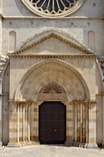 Portal with arch, main façade, Gothic basilica of the Cistercian Abbey of Fossanova, Cistercian, Burgundian architectural style, Priverno, Province of Latina, Lazio, Italy