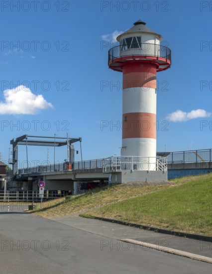 Front light GrÃ¼nendeich at LÃ¼he ferry terminal, Elbe, Altes Land, Lower Saxony, Germany