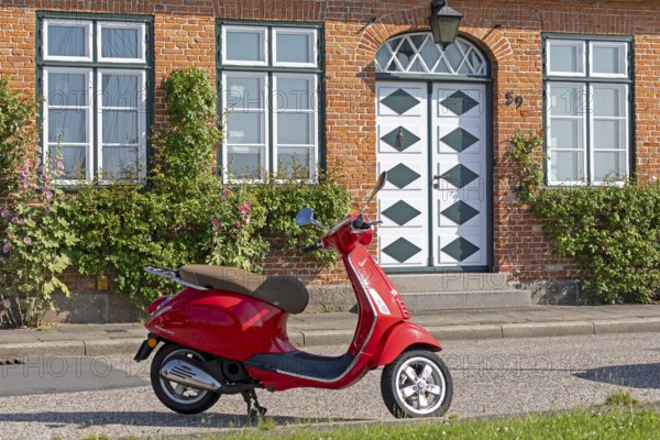 Scooter, house, window, door, KanalstraÃŸe, Holtenau, Kiel, Schleswig-Holstein, Germany