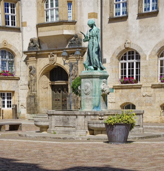 Schlegelbrunnen fountain by sculptor Johannes Hartmann in front of the town hall on Döbeln's Obermarkt square, Döbeln old town, Saxony, Germany