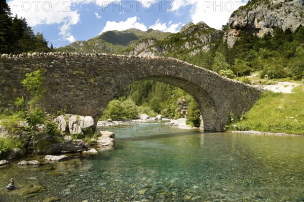 The Romanesque bridge Puente RomÃ¡nico de San NicolÃ¡s de Bujaruelo over the River Ara in the Bujaruelo Valley or Valle de Bujaruelo near Torla-Ordesa, Spain