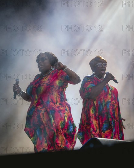 Dynelle Rhodes (Armstead) and Dorrey Lyles, singers of the Weather Girls at the Berlin Rundfunk 91.4 Open Air in the Berlin ParkbÃ¼hne Wuhlheide on 05.07.2025