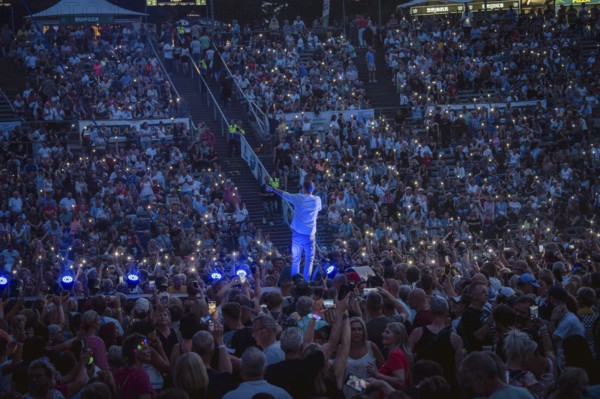 Sea of lights with Sebastian Oswald, one of the presenters at the Berliner Rundfunk 91.4 Open Air in Berlin's ParkbÃ¼hne Wuhlheide on 5 July 2025