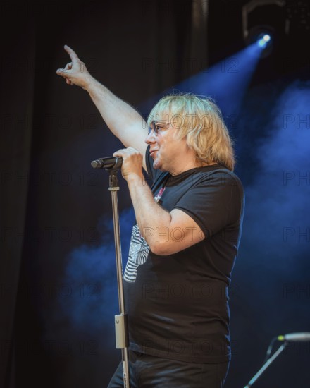 Tobias KÃ¼nzel, singer of the band Die Prinzen at the Berliner Rundfunk 91.4 Open Air in the Berlin ParkbÃ¼hne Wuhlheide on 05.07.2025