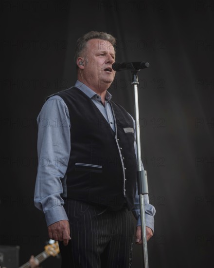 Henri Schmidt, singer of the band Die Prinzen at the Berliner Rundfunk 91.4 Open Air in the Berlin ParkbÃ¼hne Wuhlheide on 05.07.2025
