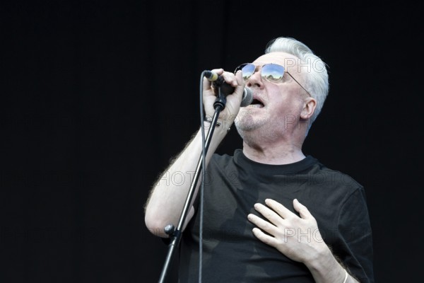 Paul McLoone, Singer, The Undertones, punk rock band, Northern Ireland, open air at the Citadel Music Festival, 04.07.2025, Zitadelle Spandau, Berlin, Germany < english> The Undertones, punk rock band, Northern Ireland, open air at the Citadel Music Festival, July 4, 2025, Spandau Citadel, Berlin, Germany