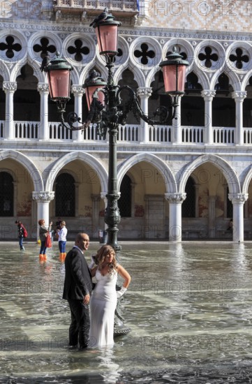 Piazzetta, wedding photos at the Acqua Alta flood, Venice Veneto, Italy
