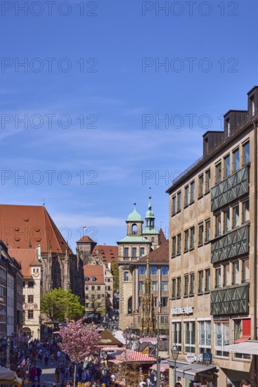 Pedestrian zone, building, fountain, church, town hall, castle, facades, windows, trees, pedestrians as secondary motif, beautiful fountain, St Sebald's Church, Imperial Castle, main market, Nuremberg, Middle Franconia, independent city, Bavaria, Germany
