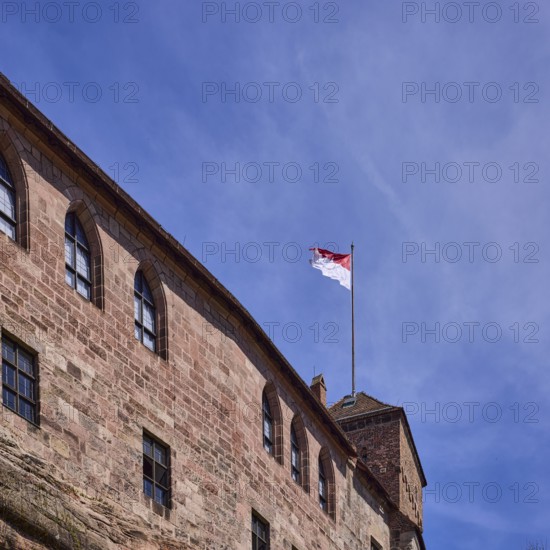 Imperial castle, castle, castle wall, flag, blue sky, cirrostratus clouds, Nuremberg, Middle Franconia, independent city, Bavaria, Germany