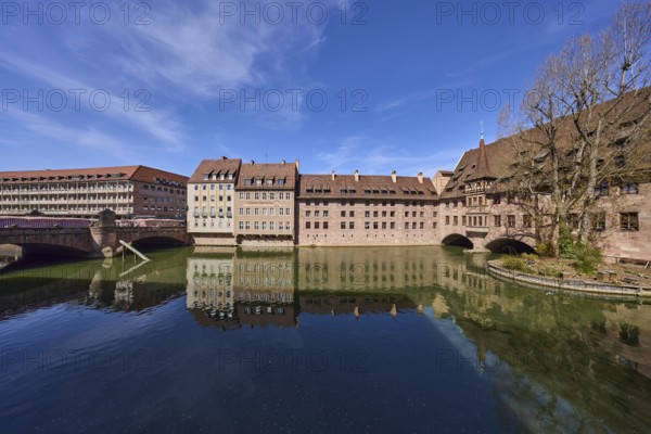 River Pegnitz, Heilig-Geist-Spital, Spital-Apotheke, museum bridge, historic hospital, pharmacy, pedestrian bridge, sandstone arch bridge, general architecture, trees, symmetrical reflections, water surface, super wide angle, blue sky, cirrostratus clouds, Nuremberg, Middle Franconia, independent city, Bavaria, Germany