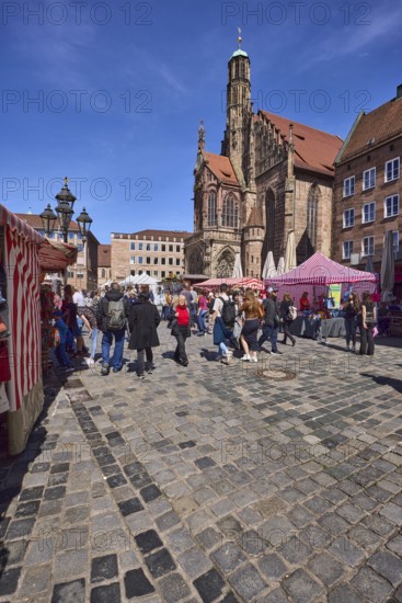 Church of Our Lady, church, pedestrian zone, square, historical buildings, market, market stalls, fashion stall, pedestrians as secondary motif, blue sky, cirrostratus clouds, PlobenhofstraÃŸe, main market, Nuremberg, Middle Franconia, independent city, Bavaria, Germany