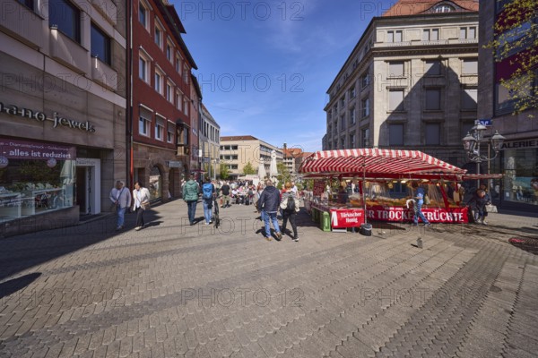Pedestrian zone, retail shops, market, market stalls, general architecture, pedestrians as secondary motif, blue sky, Cirrostratus, KönigstraÃŸe, Nuremberg, Middle Franconia, independent city, Bavaria, Germany