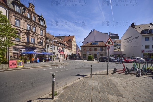 Street, general architecture, bollards, blue sky, cirrostratus clouds, intersection Grasersgasse with Dr.-Peter-Schönlein-Platz and Klaragasse, Nuremberg, Middle Franconia, independent city, Bavaria, Germany
