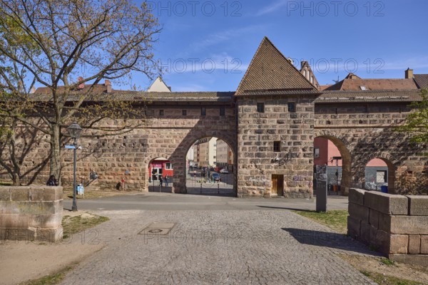 Jakobstor, Spittlertorzwinger, Rotes L, city fortification, city wall, city gate, kennel, trees, blue sky, cirrostratus clouds, Frauentor wall, Nuremberg, Middle Franconia, independent city, Bavaria, Germany