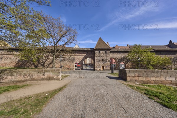 Jakobstor, Spittlertorzwinger, Rotes L, city fortification, city wall, city gate, kennel, sandstone wall, trees, meadow, footpath, cobblestones, blue sky, cirrostratus clouds, Frauentor wall, Nuremberg, Middle Franconia, independent city, Bavaria, Germany