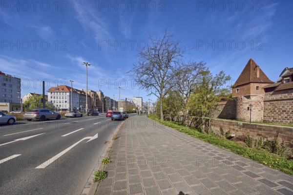 Spittlertorzwinger, footpath and cycle path, road, directional arrows, general architecture, city fortifications, city wall, defence defence tower, kennel, trees, meadow, Am PlÃ¤rrer, Frauentorgraben, Frauentor wall, Nuremberg, Middle Franconia, independent city, Bavaria, Germany