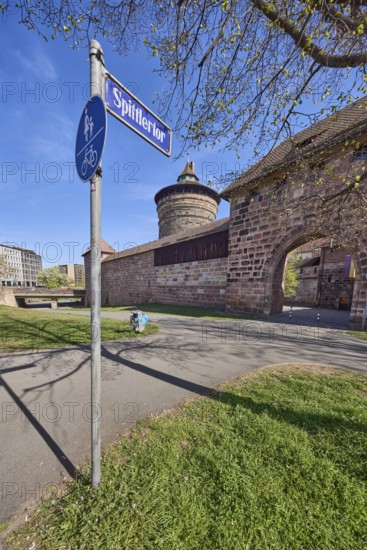 Spittlertor, street sign, street name, city fortification, city wall, defence defence tower, city gate, kennel, trees, meadow, general architecture, blue sky, cirrostratus clouds, Spittlertorzwinger, Spittlertorturm, Nuremberg, Middle Franconia, independent city, Bavaria, Germany
