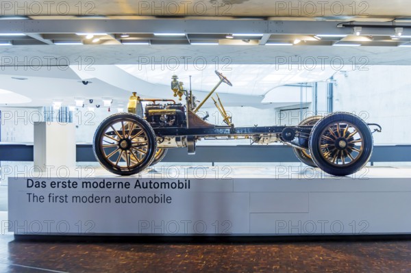 The first modern automobile. This technically sophisticated new vehicle shape from 1900 characterises the appearance of the automobile from then on. The Mercedes-Benz Museum in Stuttgart presents a journey through the automotive history of the global corporation. The history of the Mercedes star begins with the first automobile in 1886. Stuttgart, Baden-WÃ¼rttemberg, Germany