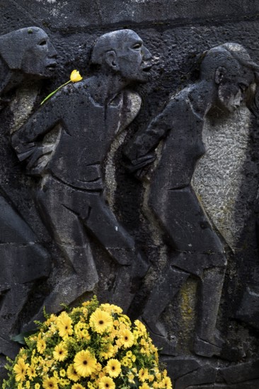 Bittermark memorial, memorial site, detail with wreath of flowers for the memorial service on Good Friday, artist Karel Niestrath, Dortmund, Germany