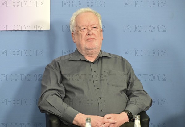 Prof Hans von Storch (University of Hamburg, Ocean University of China) takes part in a panel discussion organised by Springer Nature Wissenschaftsverlag. The topic of the Science on the Spree 2025 event is heat, drought, heavy rain - How do we adapt to the consequences of climate change?