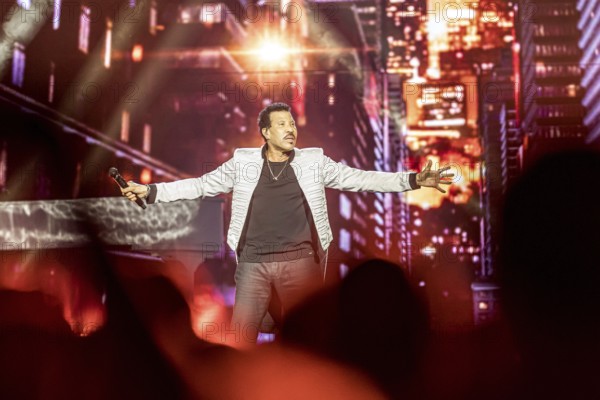 Lionel Richie live on Say Hello To The Hits 2025 Tour at the Berlin Uber Arena on 03.07.2025