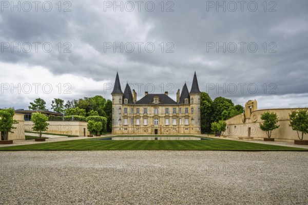 Vineyard of Chateau Pichon Longueville Baron Vineyard and grape fields around Pauillac, Bordeaux, Gironde, Nouvelle-Aquitaine, France