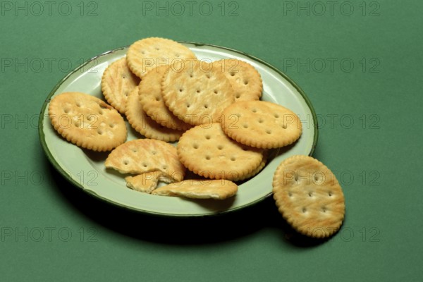 Crackers on a plate, crackers