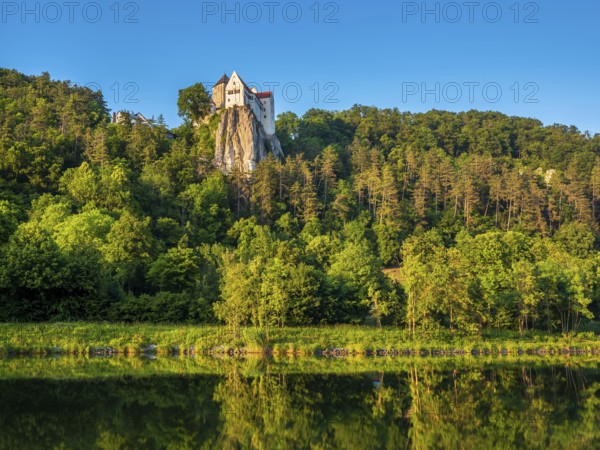 Prunn Castle on a steep cliff above the AltmÃ¼hl Valley in the evening light, reflection in the river AltmÃ¼hl as part of the Main-Danube Canal, near Riedenburg, AltmÃ¼hl Valley nature park Park, Lower Bavaria, Germany