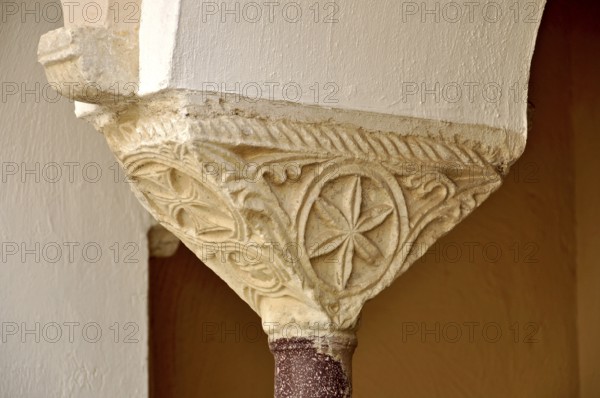 Column with capital, ornamental crutch capital from the 10th and 11th centuries, round arches in the cloister of St Anne, Benedictine Abbey of Montecassino, Monte Cassino, Cassino, Frosinone, Lazio, Italy