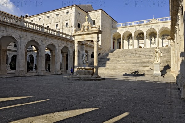 Bramante cloister with cistern and statues of St Benedict and St Scholastica of Nursia, Benedictine Abbey of Montecassino, Monte Cassino, Cassino, Frosinone, Lazio, Italy
