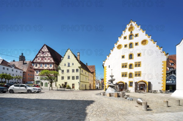 Town houses in the historic old town, on the right the Klösterle with the Dr Oetker fountain, Nördlingen, Bavaria, Germany