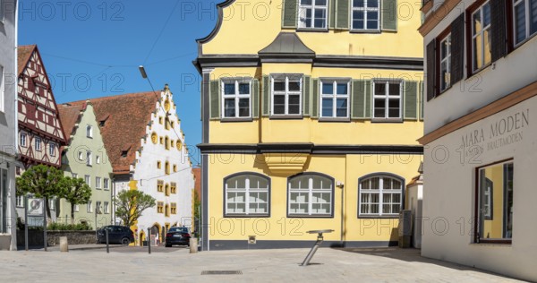 Town houses in the historic old town, behind the monastery, Nördlingen, Bavaria, Germany