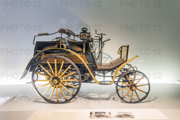 Benz Dos-Ã -Dos from 1899: The Mercedes-Benz Museum in Stuttgart presents a journey through the automotive history of the global corporation. The history of the Mercedes star begins with the first automobile in 1886. 160 vehicles are on display. Stuttgart, Baden-WÃ¼rttemberg, Germany
