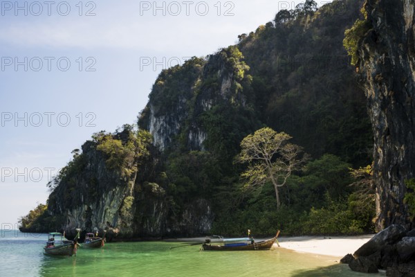 Sandy beach beach and rocks, Koh Hong, Hong Island, Thanbok Khoranee National Park, Krabi, Andaman Sea, Thailand