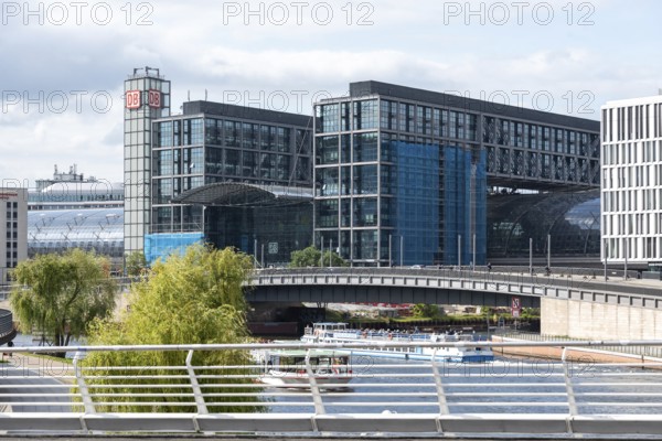 Berlin Central Station seen from the KronprinzenbrÃ¼cke, Berlin, Germany