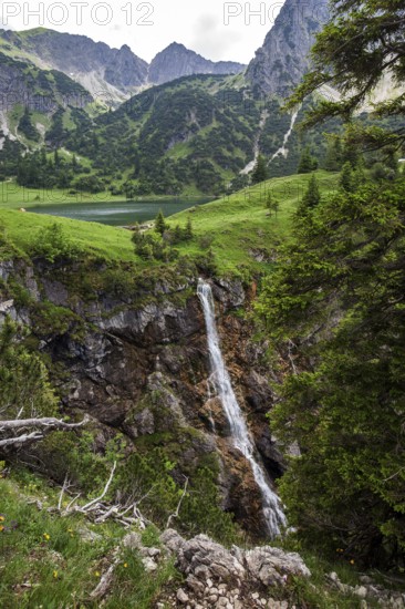 View from the hiking trail from GaiÃŸalpe to Unterer GaiÃŸalpsee, behind GaiÃŸalpsee, near Oberstdorf, OberallgÃ¤u, AllgÃ¤u Alps, AllgÃ¤u, Bavaria, Germany