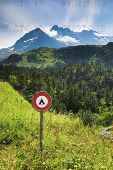 Prohibition sign Camping Verboten im Alpenraum on the Susten Pass with Chli Sustenhorn and Sustenhorn in the background, Switzerland