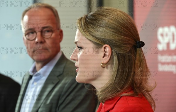 Matthias Miersch (left), Chairman of the SPD parliamentary group, and Sonja Eichwede, one of the deputies, at the press statement in front of the parliamentary group meeting room in the Reichstag