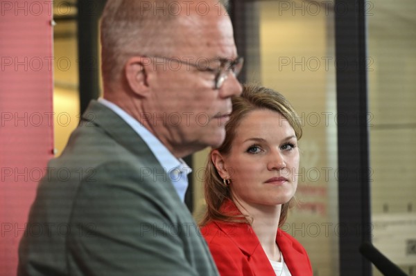 Matthias Miersch (left), Chairman of the SPD parliamentary group, and Sonja Eichwede, one of his deputies, at the weekly press statement in front of the parliamentary group meeting room in the Reichstag
