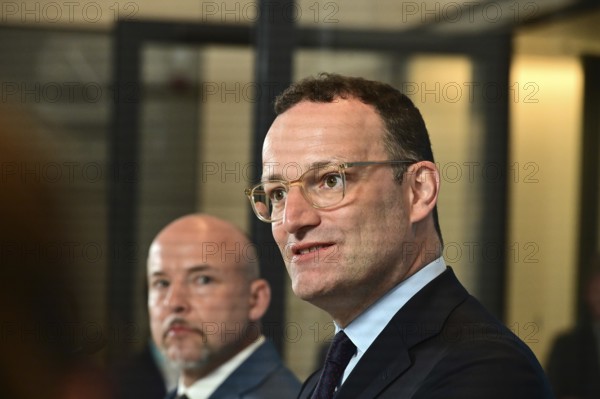 On the right, the chairman of the CDU/CSU parliamentary group, Jens Spahn (CDU), and his deputy Alexander Hoffmann (CSU) at the weekly press statement in front of the parliamentary group meeting room in the Reichstag. This time it was about the expert opinion on the purchase of masks, among other things