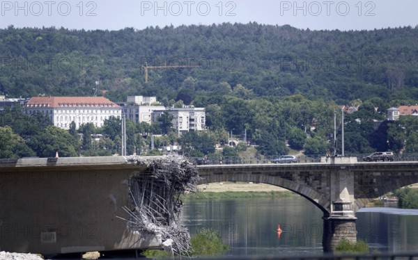 Demolition of the partially collapsed Carola Bridge, condition on 21 June 2025, Dresden, Saxony, Germany