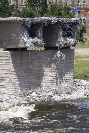 Demolition of the partially collapsed Carola Bridge, condition on 21 June 2025, Dresden, Saxony, Germany