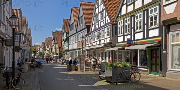 Lively pedestrian zone in the old town with many half-timbered houses, Celle, Lower Saxony, Germany