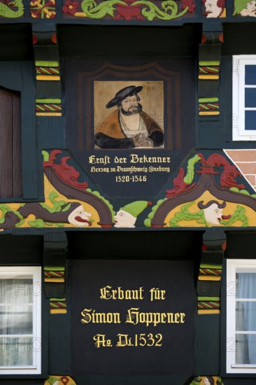 Hoppenerhaus, the most magnificent half-timbered house in the historic centre of Celle with a picture of Duke Ernst the Confessor, detail with painted wood carvings, Celle, Lower Saxony, Germany