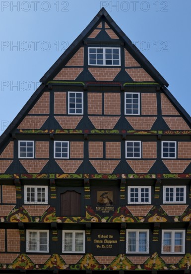 Hoppenerhaus, the most magnificent half-timbered house in the historic centre of Celle with a picture of Duke Ernst the Confessor, Celle, Lower Saxony, Germany
