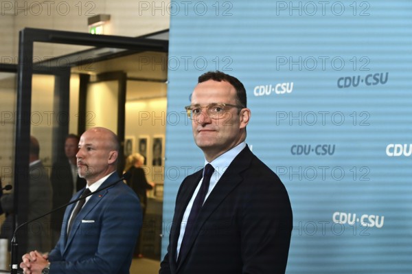 On the right, the chairman of the CDU/CSU parliamentary group, Jens Spahn (CDU), and his deputy Alexander Hoffmann (CSU) at the weekly press statement in front of the parliamentary group meeting room in the Reichstag. This time it was about the expert opinion on the purchase of masks, among other things