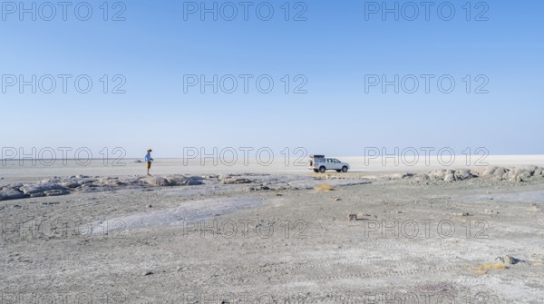 Vast white empty landscape on a salt pan, tourist and off-road vehicle, Kubu Island (Lekubu), Sowa Pan, Makgadikgadi salt pans, Botswana